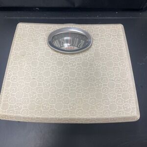 Vintage 1950s BORG Eggshell Portable Bathroom SCALE w/ BUBBLE GLASS Art Deco